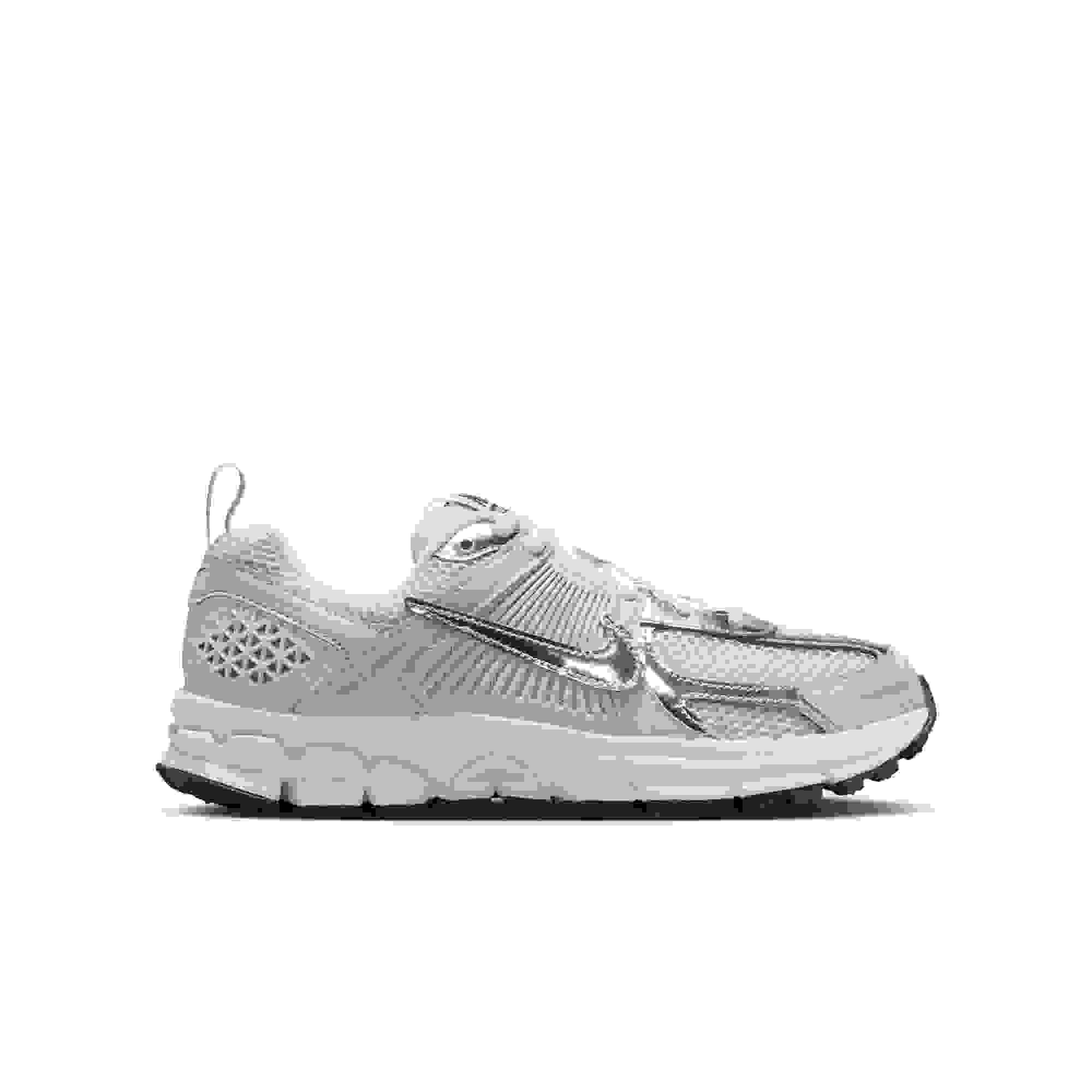Nike Vomero 5 Grade School Boys' "Photon Dust/Chrome/Gridiron/Sail" Shoe